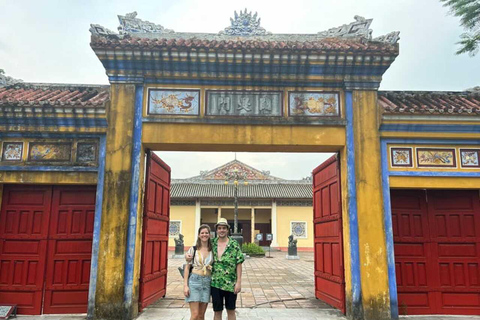 Desde Hue : Tour de la ciudad de un día completo con viaje en barco y almuerzoGrupo pequeño