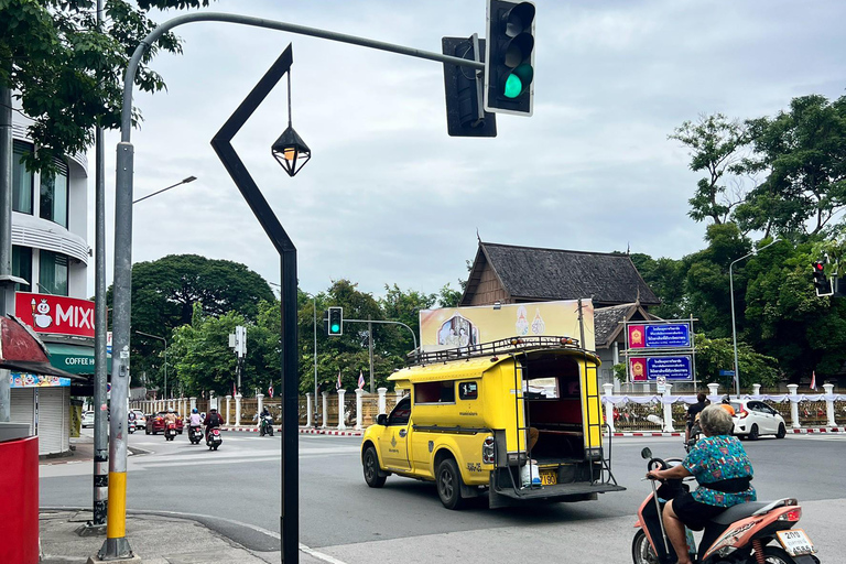 Chiang Mai: Old City Walking Tour with Temples & History Small Group Without Entry Fees