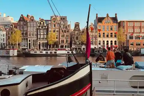 Amsterdam: Tour à vélo en français hors des sentiers battus