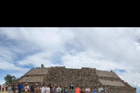 Oaxaca: Private tour to Monte Albán, El Tule Tree, and Teotitlán Oaxaca: Private tour to Monte Albán, Árbol del Tule, and Teotitlán