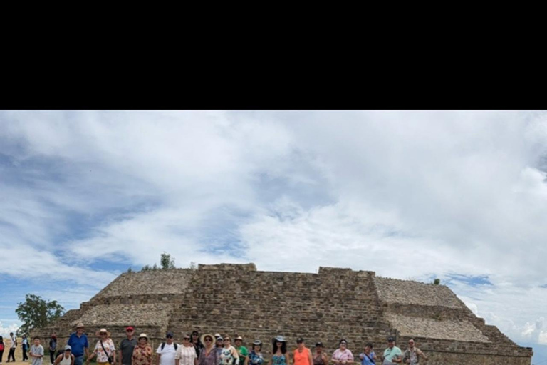 Oaxaca: Private tour to Monte Albán, El Tule Tree, and Teotitlán Oaxaca: Private tour to Monte Albán, Árbol del Tule, and Teotitlán