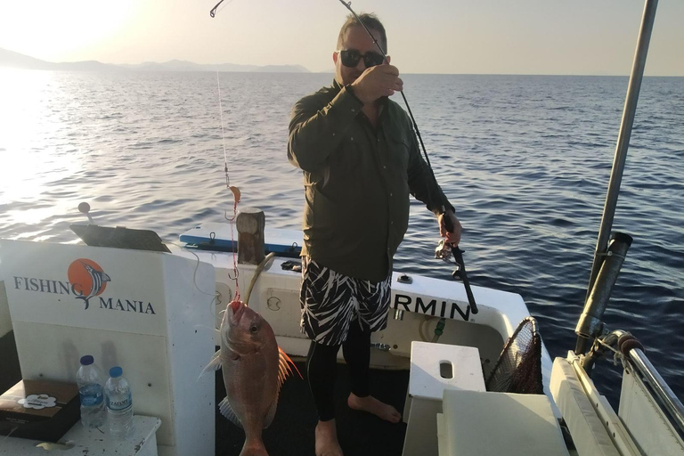 Atenas: experiência de viagem de pesca em um barco com refeição de frutos do marAtenas: Experiência de pesca em um barco com refeição de frutos do mar