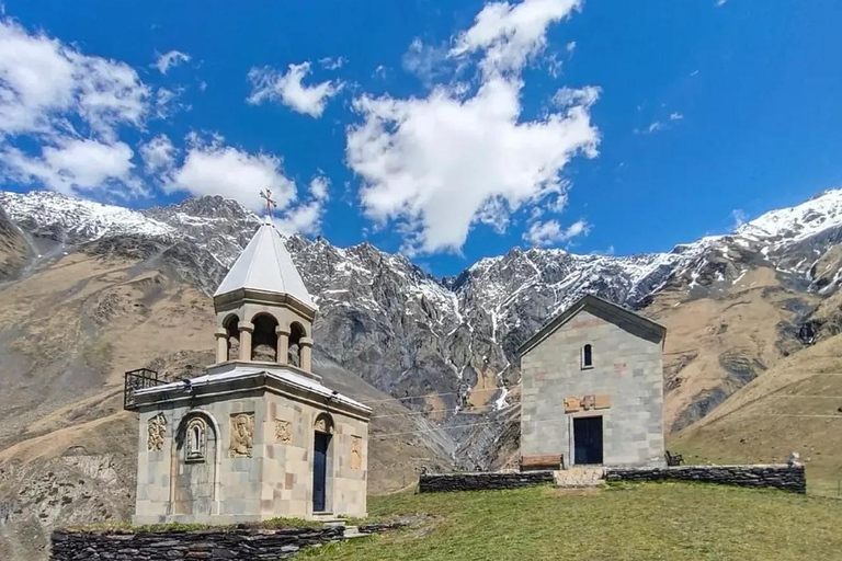 Kazbegi: Private 4x4 Tour to Elia Monastery