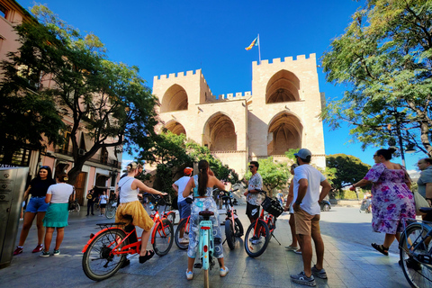 Valencia: tour guidato in e-bike dal centro storico alla Città delle ArtiTour guidato in bici d&#039;epoca