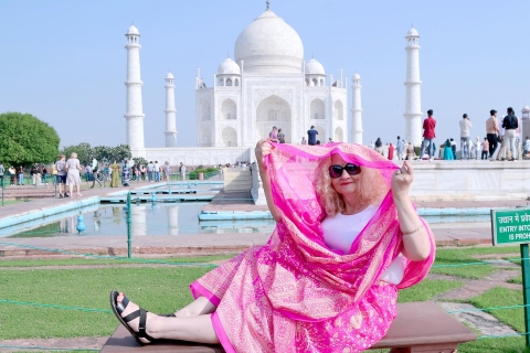 Depuis Delhi : Visite du Taj Mahal et d'Agra en voiture au coucher du soleilAu départ de Delhi, voiture avec chauffeur, guide, entrée et déjeuner.