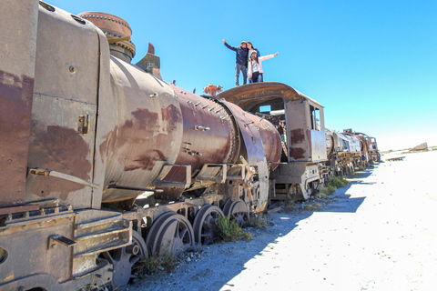 La Paz: 3-Day Uyuni Salt Flats Journey with Return SPANISH-SPEAKING DRIVER
