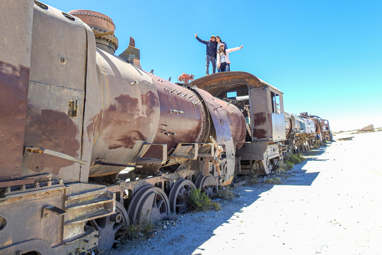 La Paz: 3-Day Uyuni Salt Flats Journey with Return SPANISH-SPEAKING DRIVER