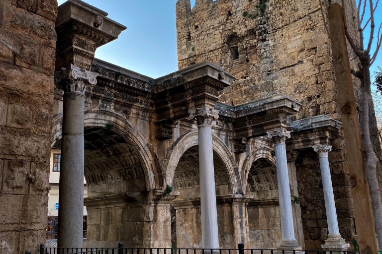 Visite pied historique dans la vieille ville d'AntalyaVisite guidée à pied à Antalya avec un guide professionnel de SouthAfter