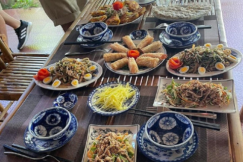 Aula particular de culinária em Hoi An e tour de barco para pesca de caranguejo