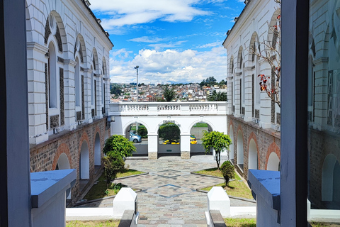 Quito Unveiled: Local Life & Language Exchange