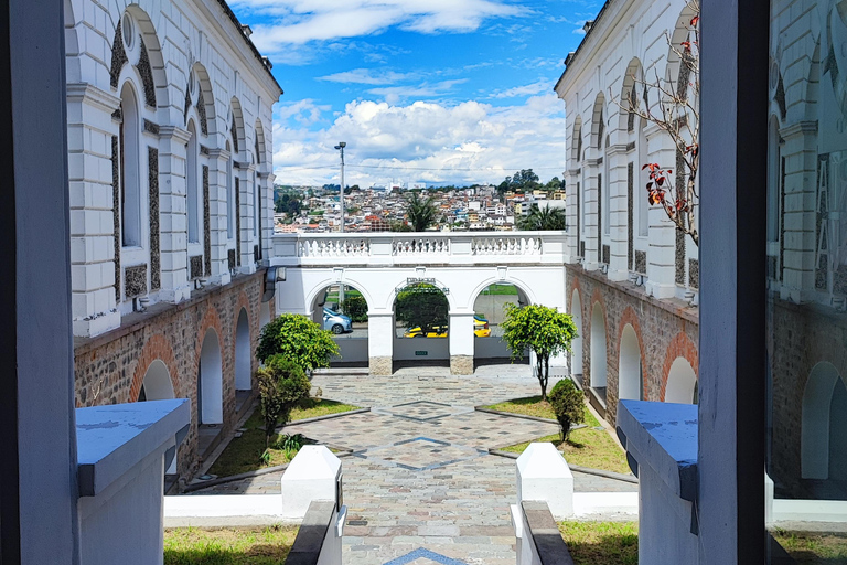 Quito Unveiled: Local Life & Language Exchange