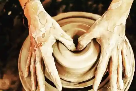 Santa Fe: Pottery Wheel Throwing Experience