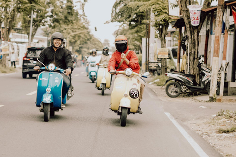Kandy: Vespa City Tour with Gelato and Optional Photoshoot