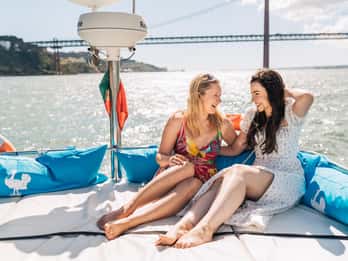 Lisbon: 3H Private Luxury Catamaran Tour with Swimming
