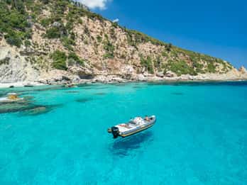 Guided cruise to Cala Goloritzè, Cala Mariolu, Cala Gabbiani and Biriala
