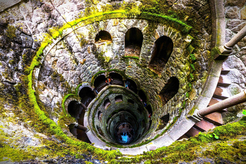 Da Lisbona: Tour del Palazzo Pena, Regaleira, Sintra e CascaisPunto di incontro a Lisbona