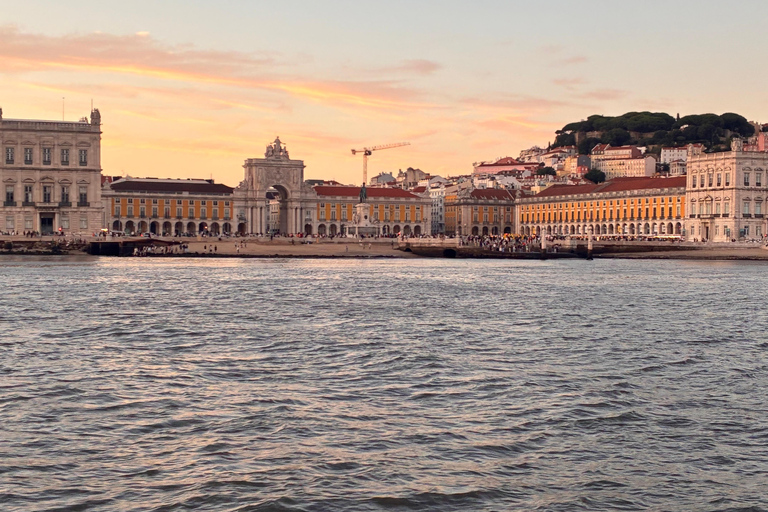 Sunset aboard a sailboat in Lisbon! Sunset aboard a sailing boat in Lisbon!