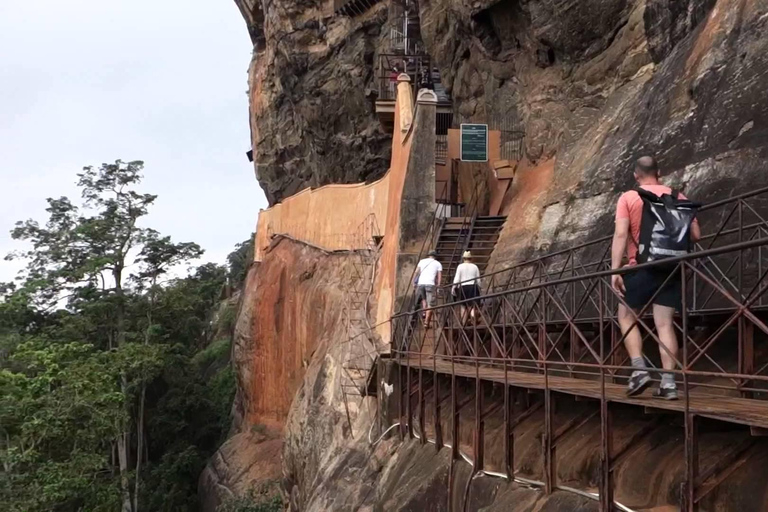 From Anuradhapura: Sigiriya Rock & Dambulla Cave & Drop-off