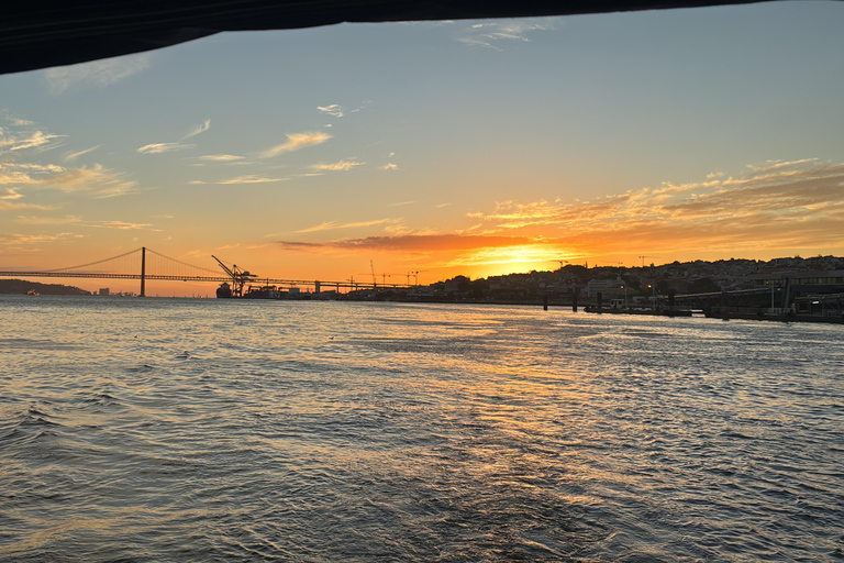 Sunset aboard a sailboat in Lisbon! Sunset aboard a sailing boat in Lisbon!