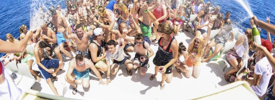 Cannes : Bateau de fête avec DJ