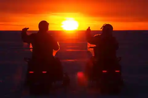 Kemi-Tornio: Sunset Snowmobile Safari