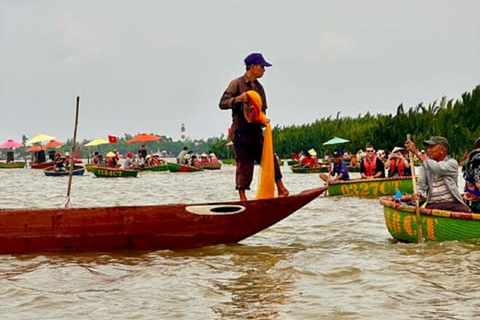 Hoi An: Basket Boat Ride in the Coconut Forest Tour experience include option hotel Pick up and Drop-off