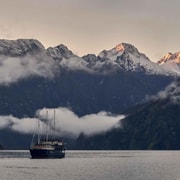 Milford Sound: Overnight Cruise with Water Activities Milford Sound: Overnight Cruise with Water Activities