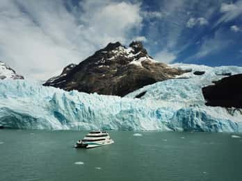 Gourmet glacier cruise and the Perito Moreno walkways