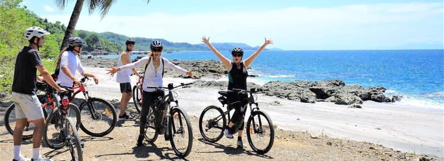 Excursion en VTT dans la jungle et baignade dans une cascade