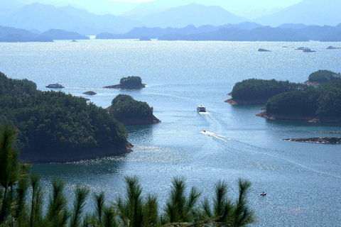 Hangzhou: Thousand Island Lake Day Trip with Boat Ride