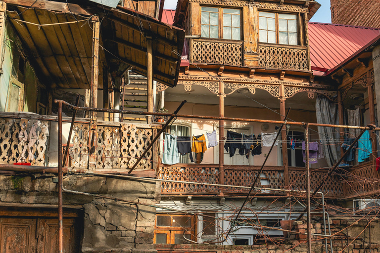 Tbilisi alternativa: arte de rua, bazar Dezerter e degustaçõesTour particular