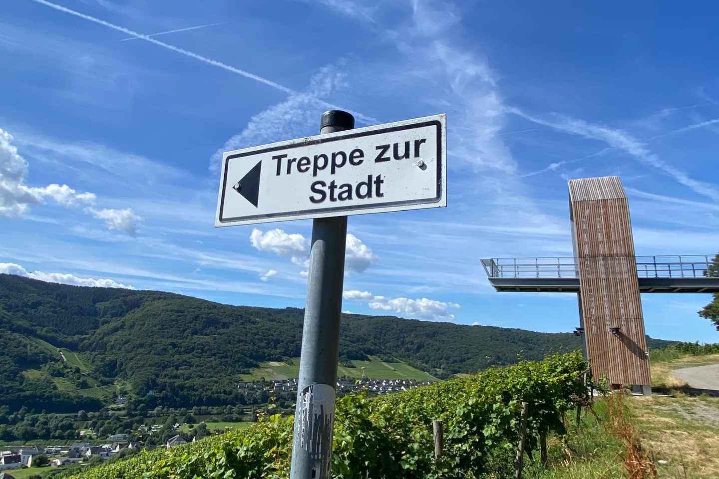 Lieser: covered wagon ride, the rolling wine tasting with picnic basket