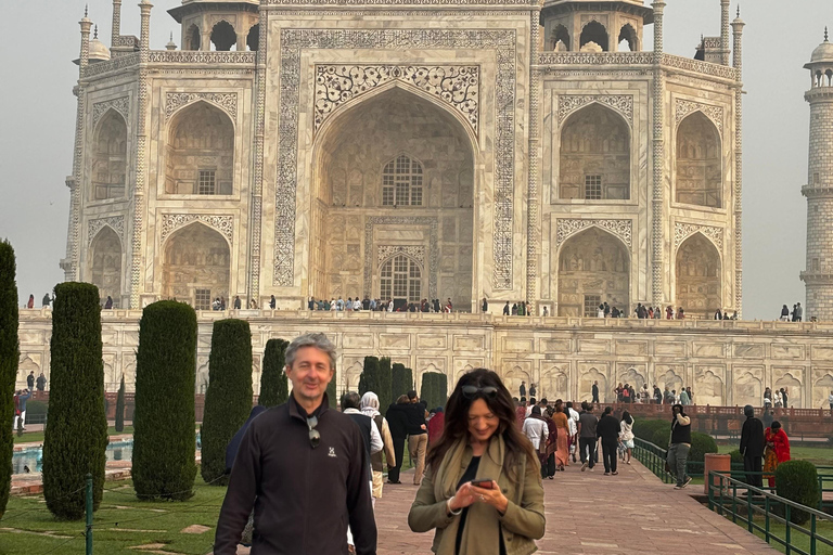 Da Delhi ad Agra e Taj Mahal: andata e ritorno in auto privataAuto privata AC + autista + guida