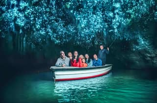 Waitomo: Geführte Bootstour zu den Glühwürmchenhöhlen