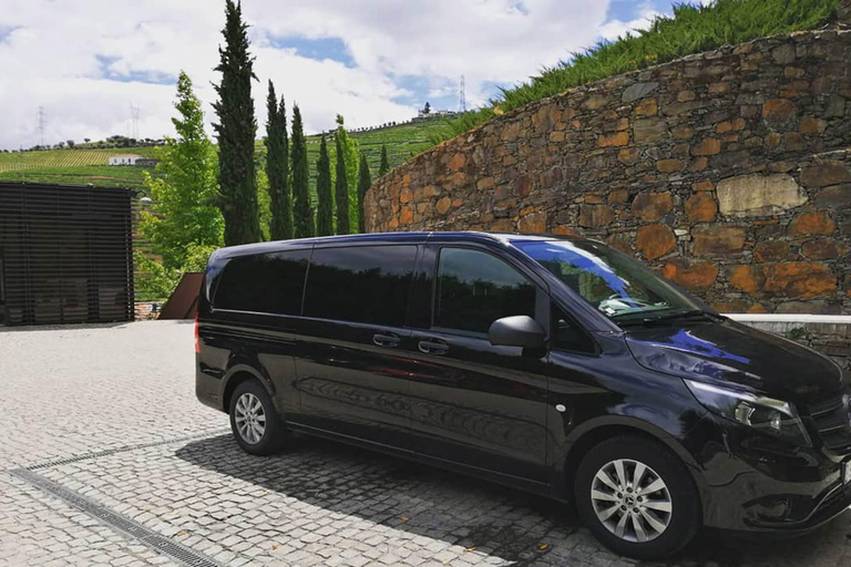 Porto: Private Transfer to Douro Valley up to 4 Stops 4-Stops (One-way trip)