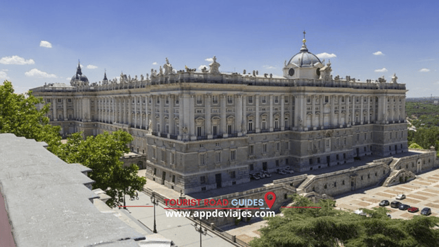 From Madrid: Tour Private Walking 6 hours