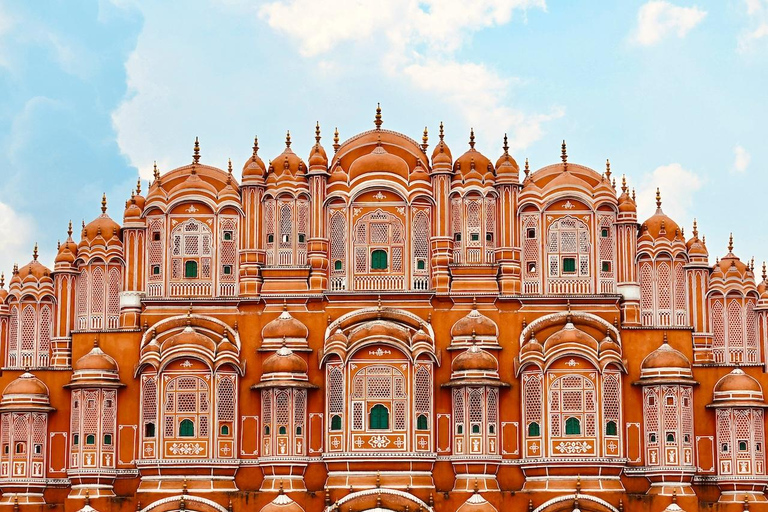 Jaipur: Private Full-Day City Tour with Female Guide City Tour with Guide, Car, Entrance Fees and Lunch