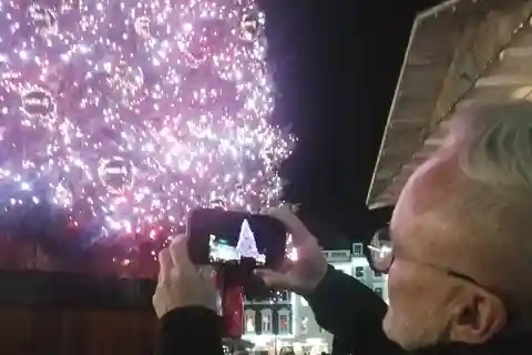 London: Private Festive lights walking tour with a local
