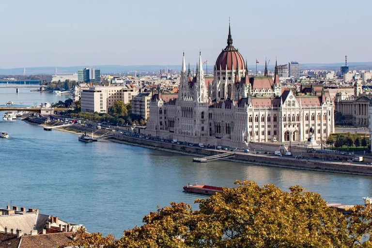Budapest: Scenic Danube Cruise with Welcome Drink Budapest: Evening Panorama Cruise on the Danube with Welcome Drink