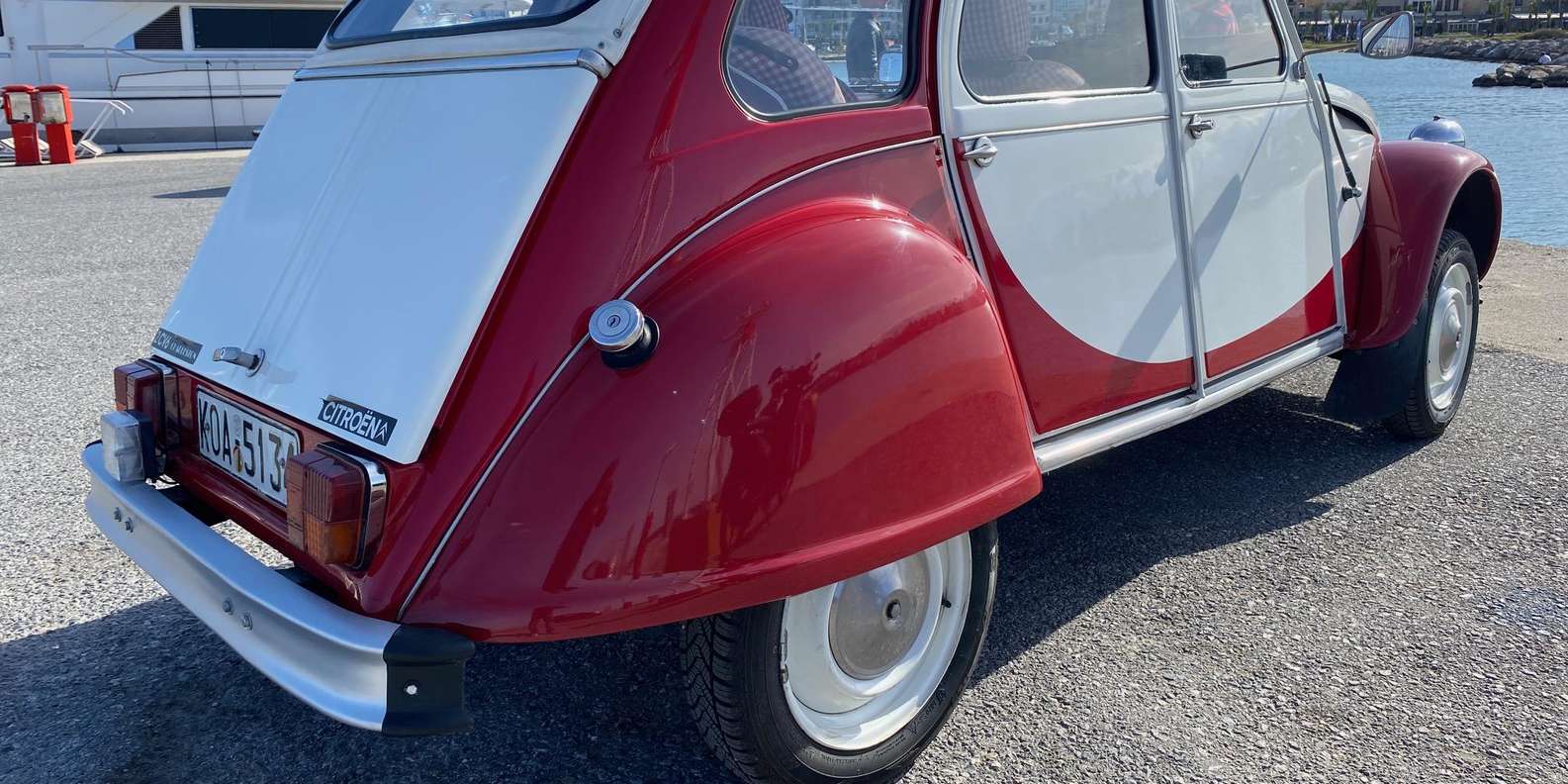 シトロエン 2CV ドリー 1989 赤白で 12 時間ドライブ | GetYourGuide