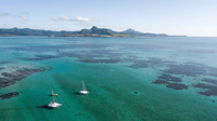 Ile Aux Cerfs Catamaran Trip con almuerzo, bebidas y traslado - Housity