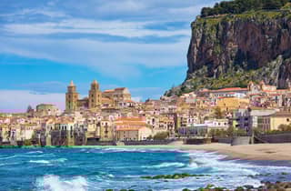 Tour nach Cefalù mit dem Zug: eine Reise zwischen Meer und Kulturschätzen