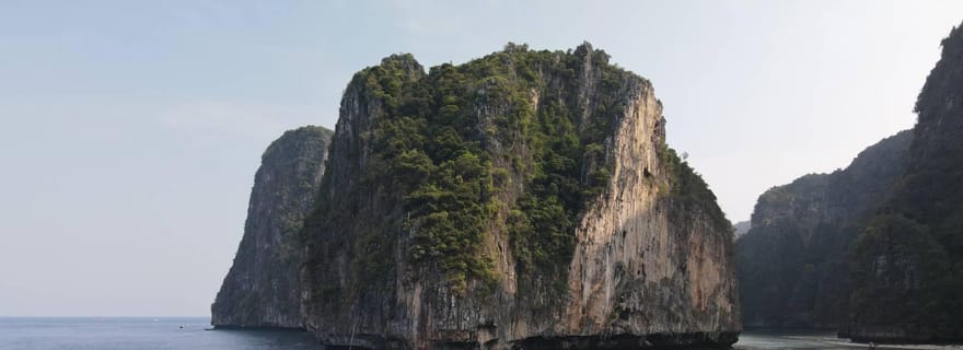 Phi Phi : Maya Bay Sleepaboard Tour avec plongée en apnée et coucher de soleil