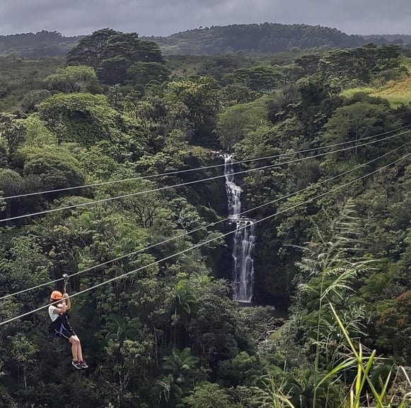 Hakalau Aventura en tirolina en Botanical World Adventures