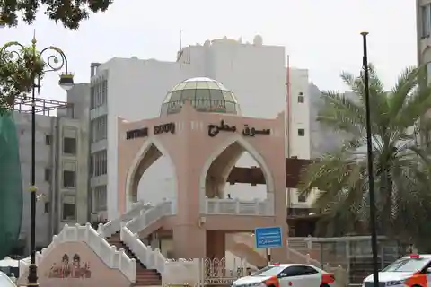 Muscat: tour di mezza giornata della Grande Moschea, del Souk e del Teatro dell'Opera