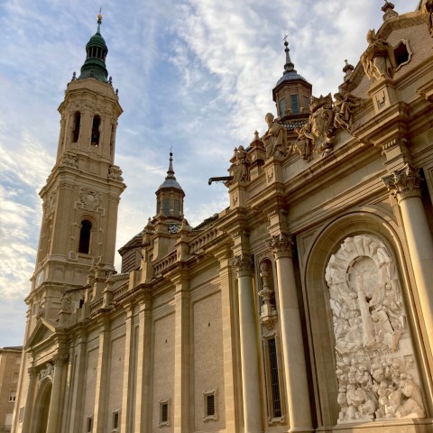 Visit Basilica del Pilar and its museum in Zaragoza
