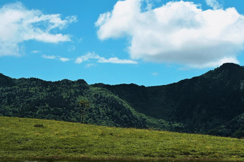 Lijiang: Yulong Snow Mountain, Blue Moon Valley & Show Yakniuping Cableway + "Impression Lijiang" live performance