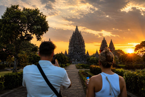 Yogyakarta 3-Day VIP Tour: Borobudur, Prambanan, Jomblang