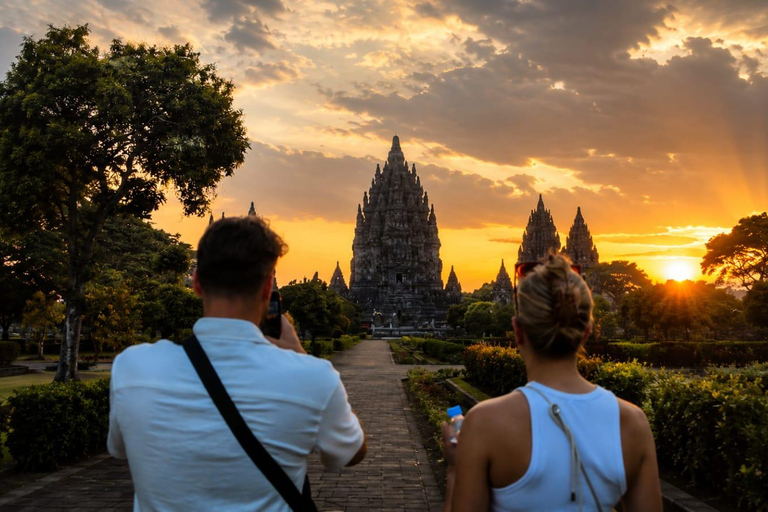 Yogyakarta 3-Day VIP Tour: Borobudur, Prambanan, Jomblang