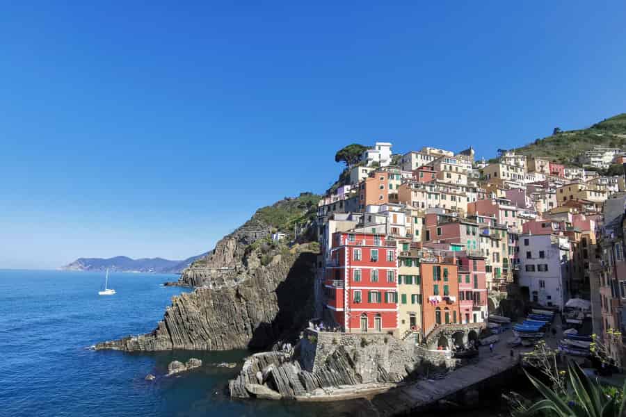 Von Florenz aus: Kleingruppentour nach Cinque Terre und Pisa Tagestour. Foto: GetYourGuide